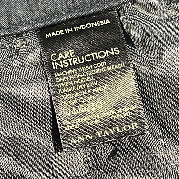 Ann Taylor womens navy blue Boardwalk Short flat front 10" Bermuda - size 4 - Picture 7 of 10